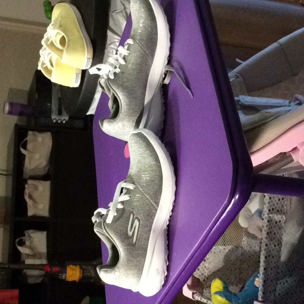 Sneakers - Picture 3 of 7